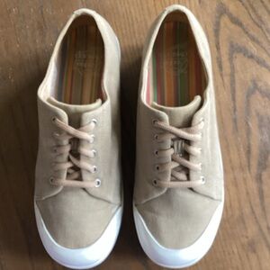 Dansko Veda Vegan Women's Tan Canvas Lace-Up Sneakers